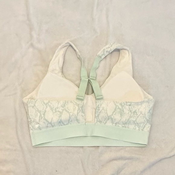 Fabletics Plus Size All Day Every Day Bra II in Ice Cube Reptilia Size 2X - Picture 5 of 6